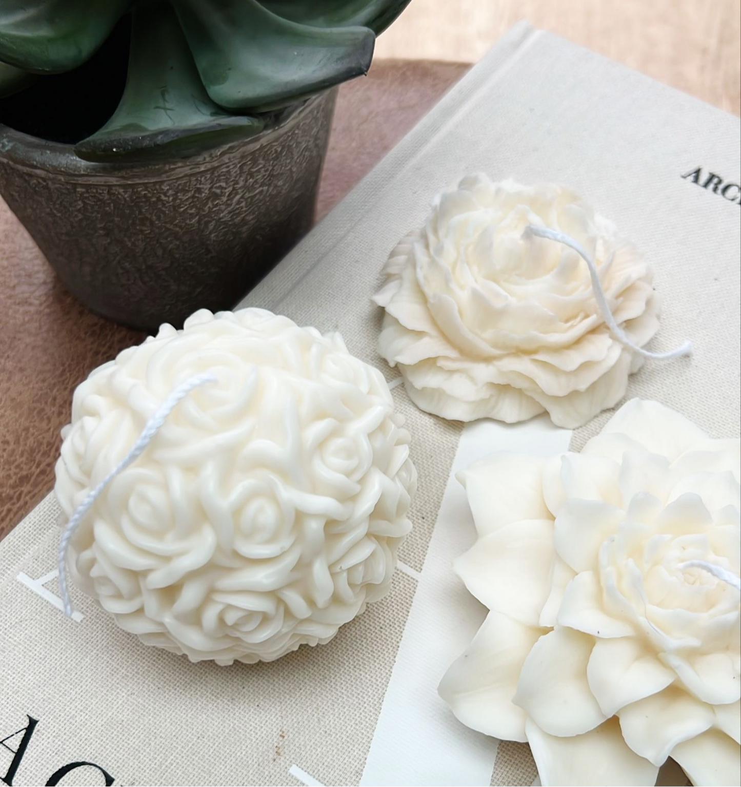 Ball of Roses Candle