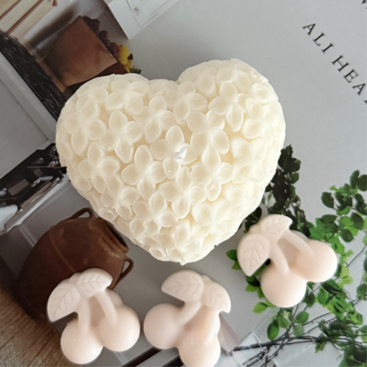 Heart Floral Detailed Candle