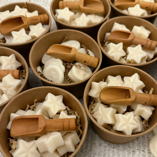 Mini Christmas Gift Tubs of Handmade Wax Melt Shapes and Scoop – Perfect Gift!